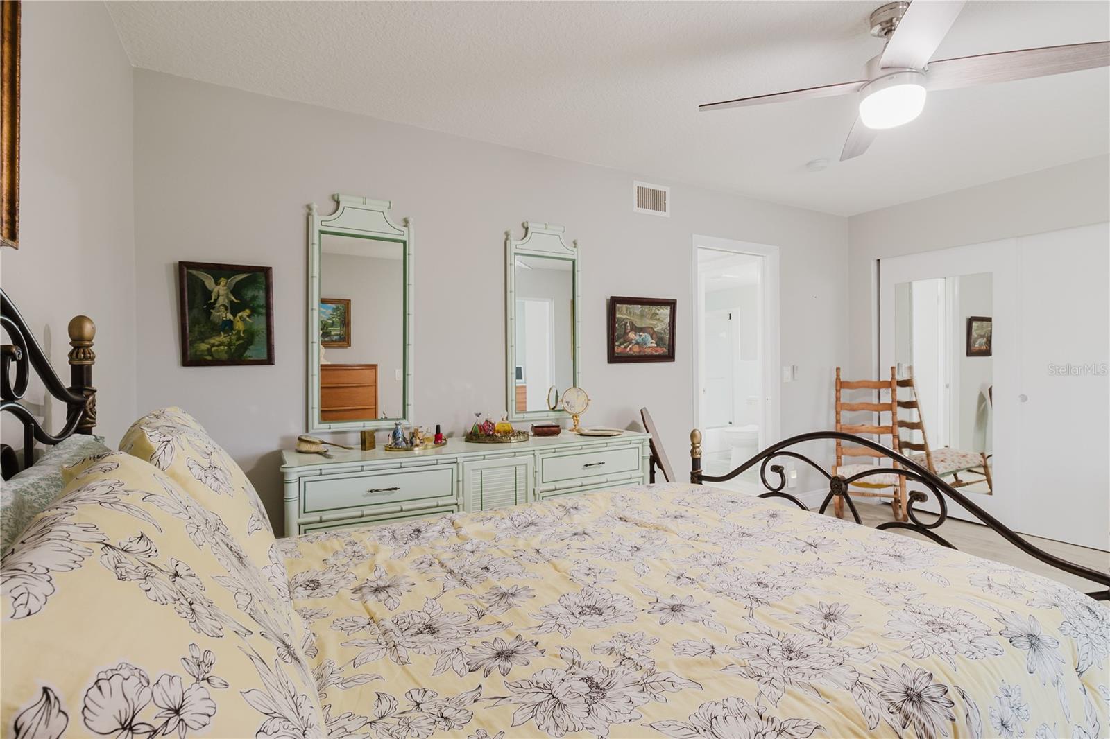 Image 18 of 50 For 2457 Ecuadorian Way 63
