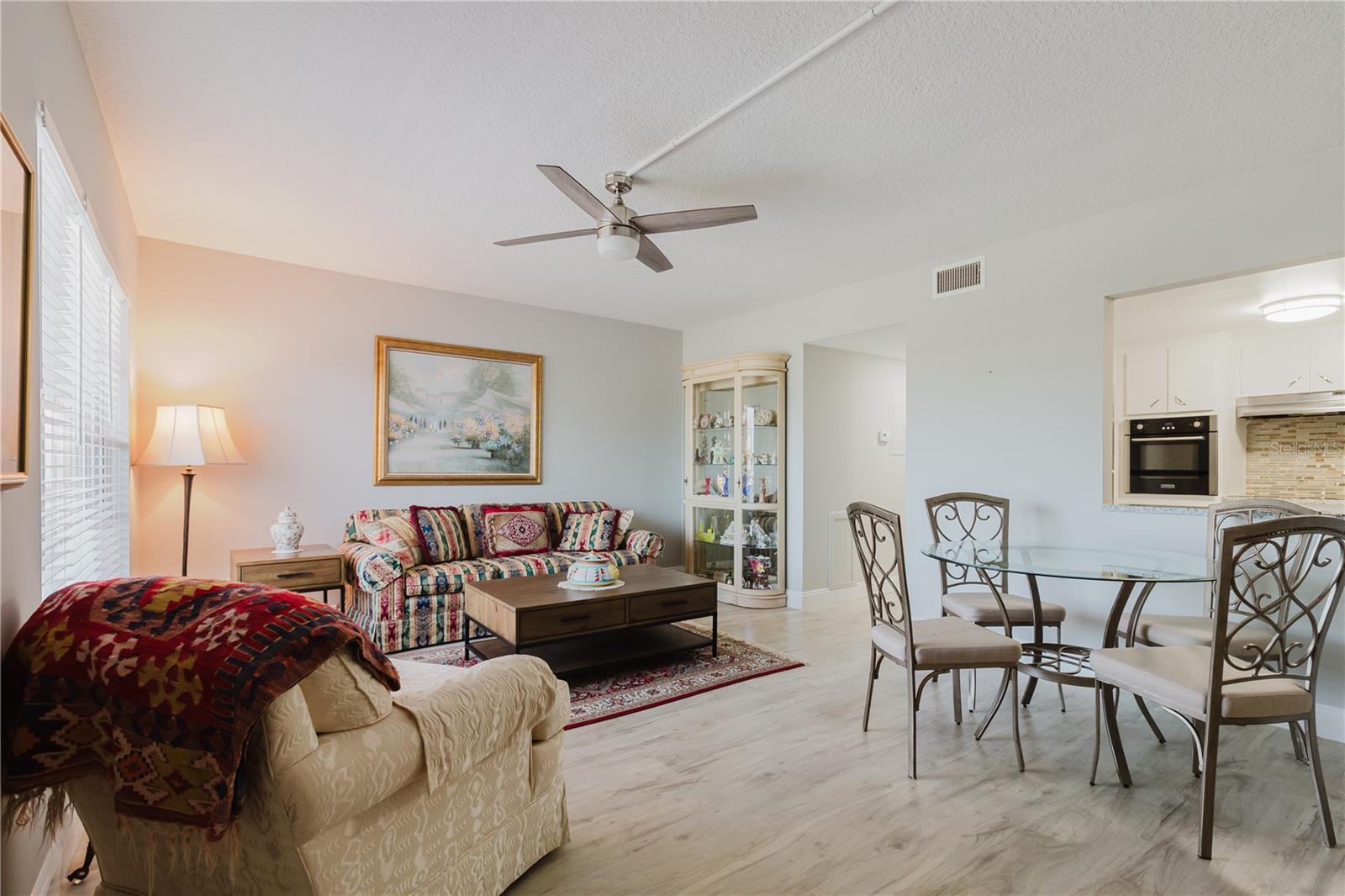 Image 3 of 50 For 2457 Ecuadorian Way 63