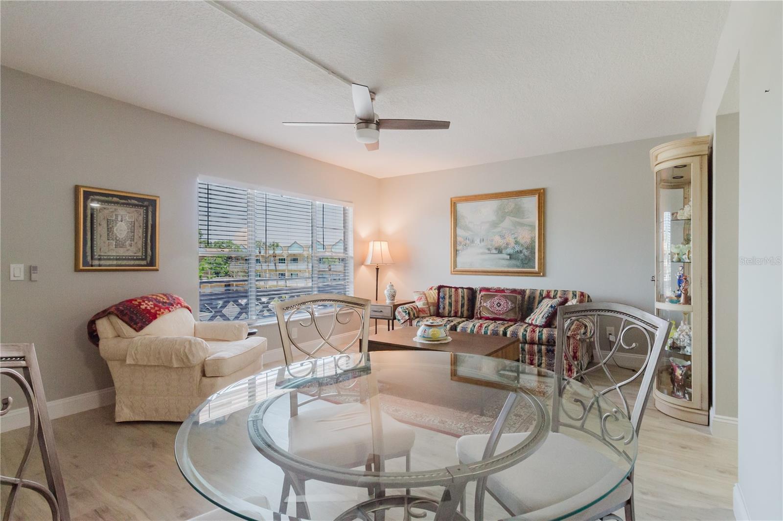 Image 8 of 50 For 2457 Ecuadorian Way 63