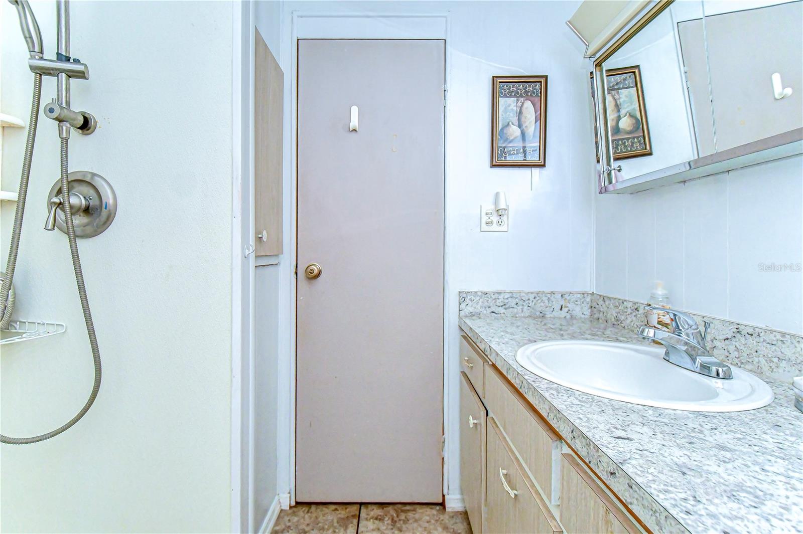 Image 17 of 34 For 6046 Harriet Street