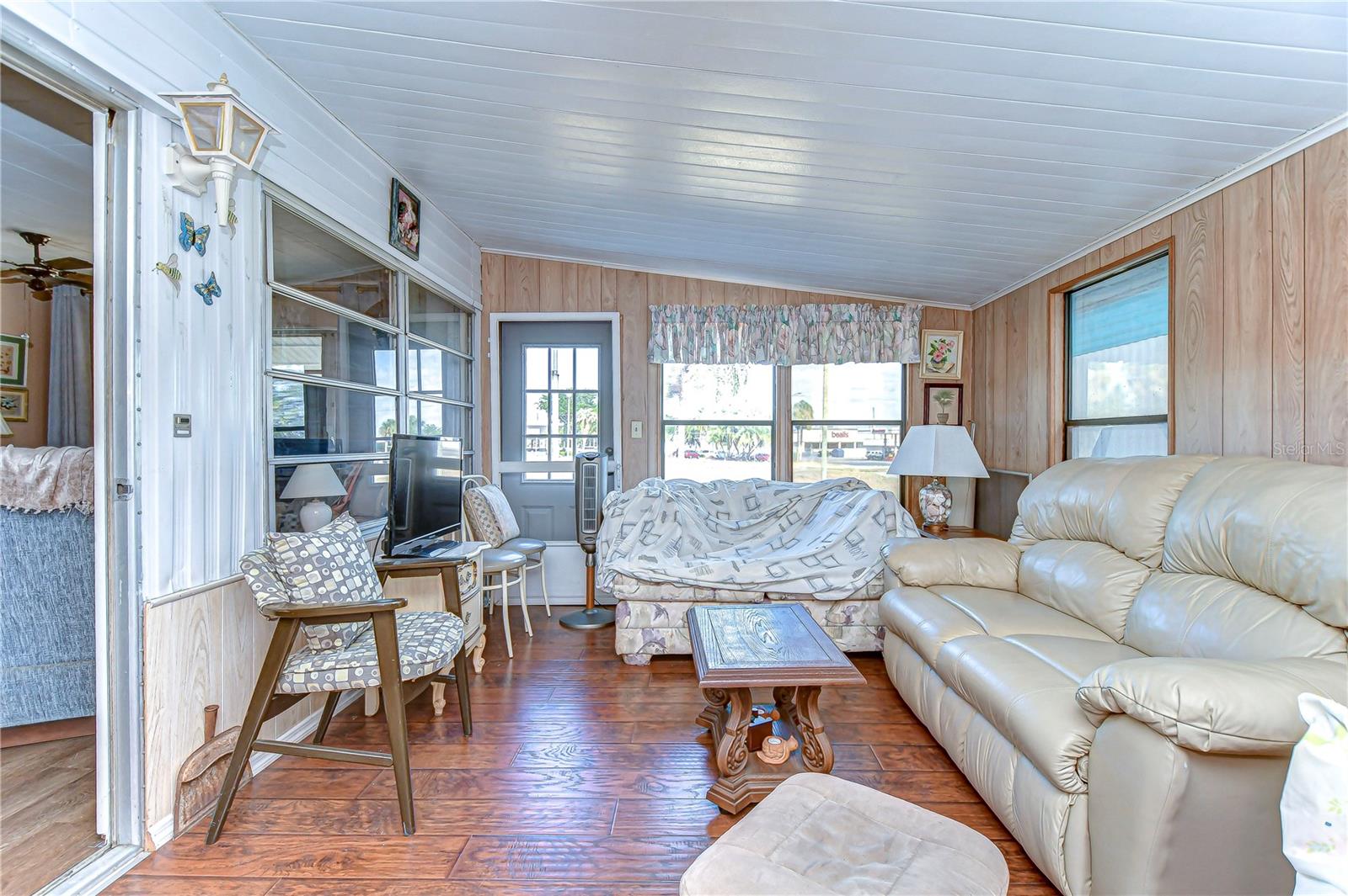 Image 20 of 34 For 6046 Harriet Street