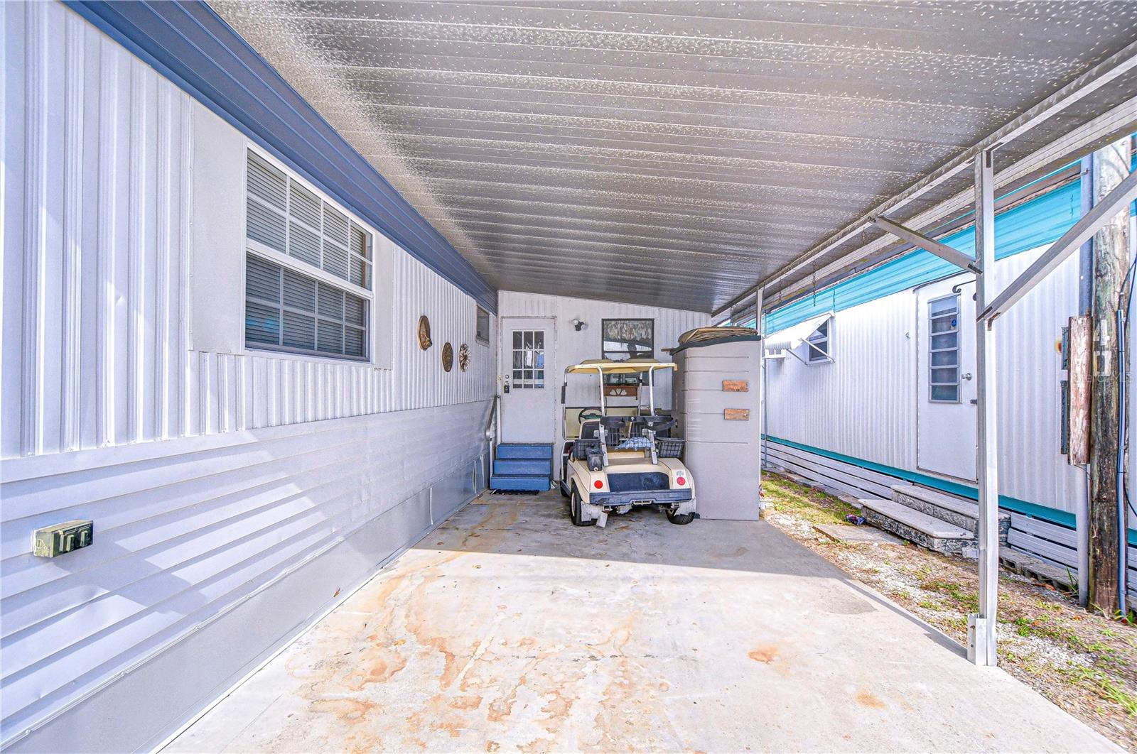 Image 3 of 34 For 6046 Harriet Street