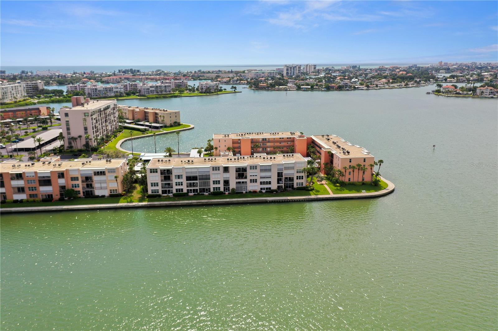 Image 20 of 31 For 7645 Sun Island Drive S 207