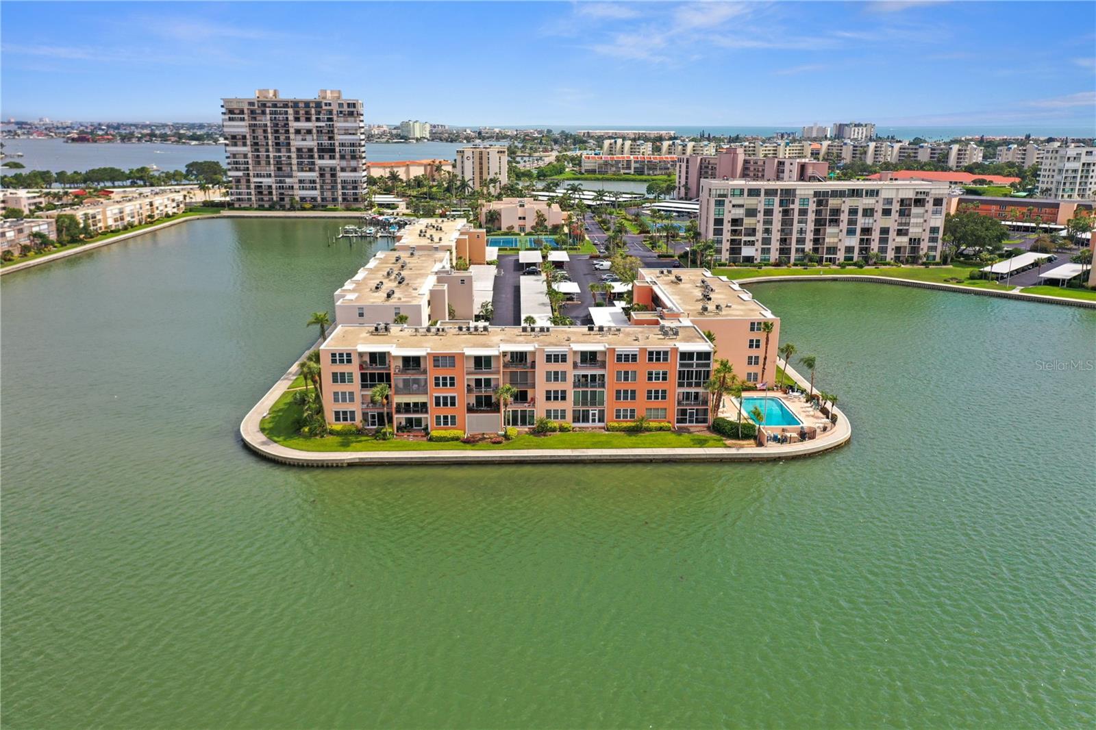 Image 21 of 31 For 7645 Sun Island Drive S 207