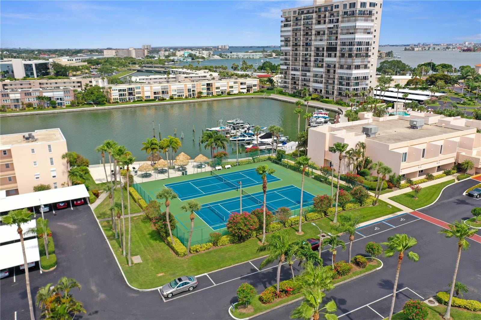 Image 23 of 31 For 7645 Sun Island Drive S 207