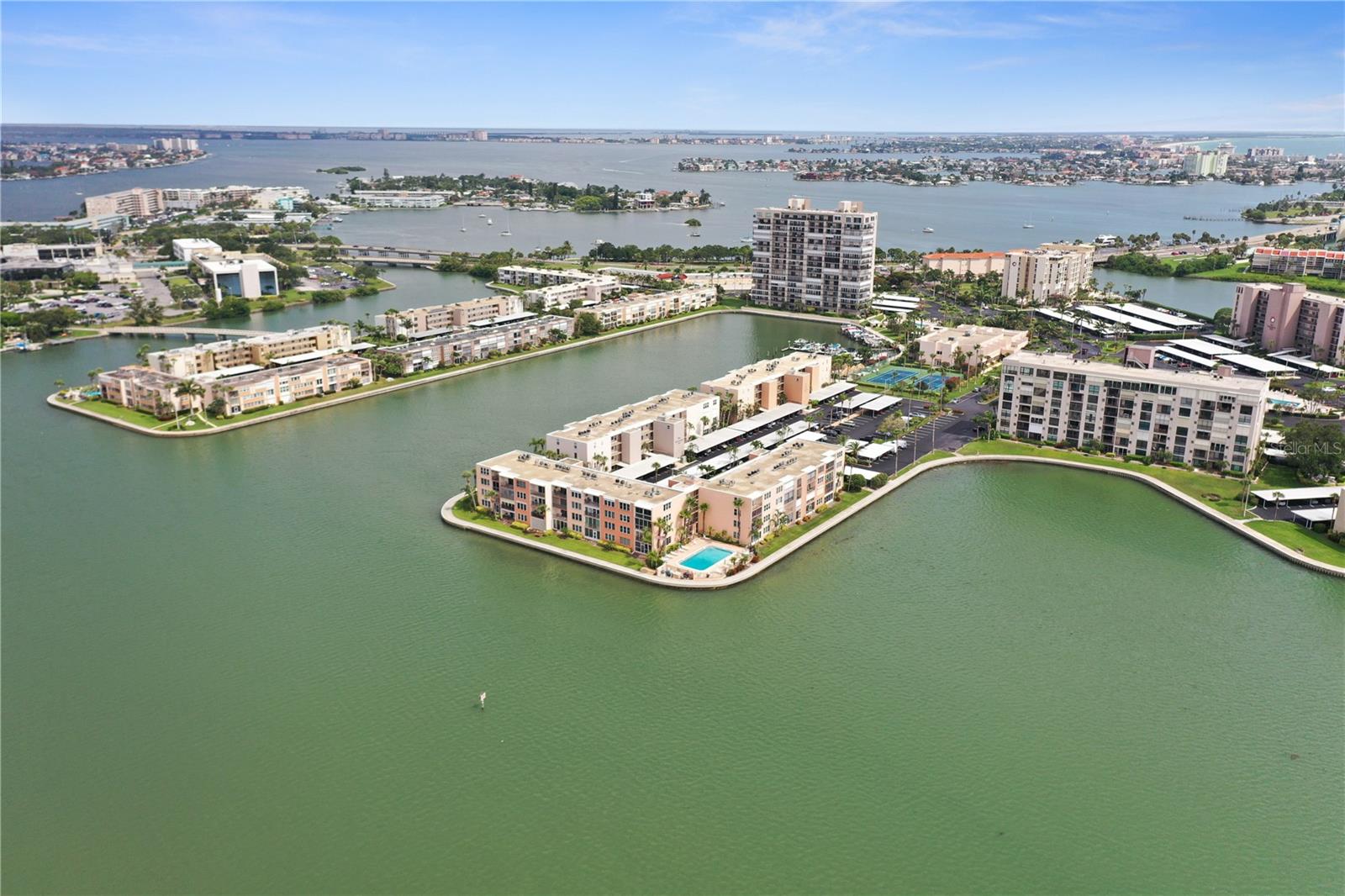 Image 24 of 31 For 7645 Sun Island Drive S 207