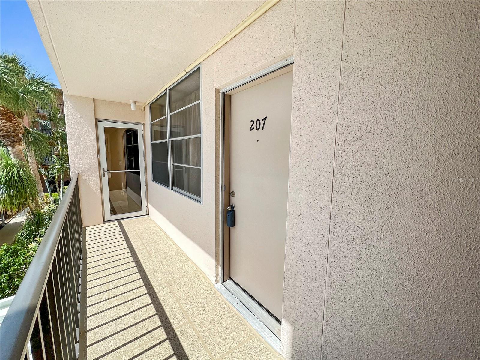 Image 4 of 31 For 7645 Sun Island Drive S 207