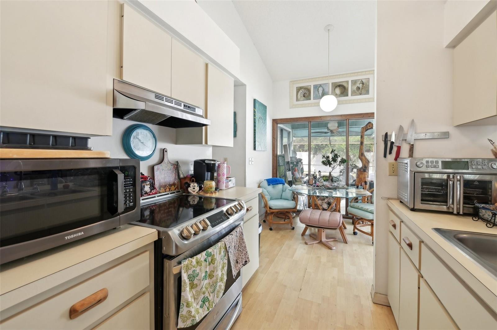 Image 15 of 34 For 3093 Woodpine Circle