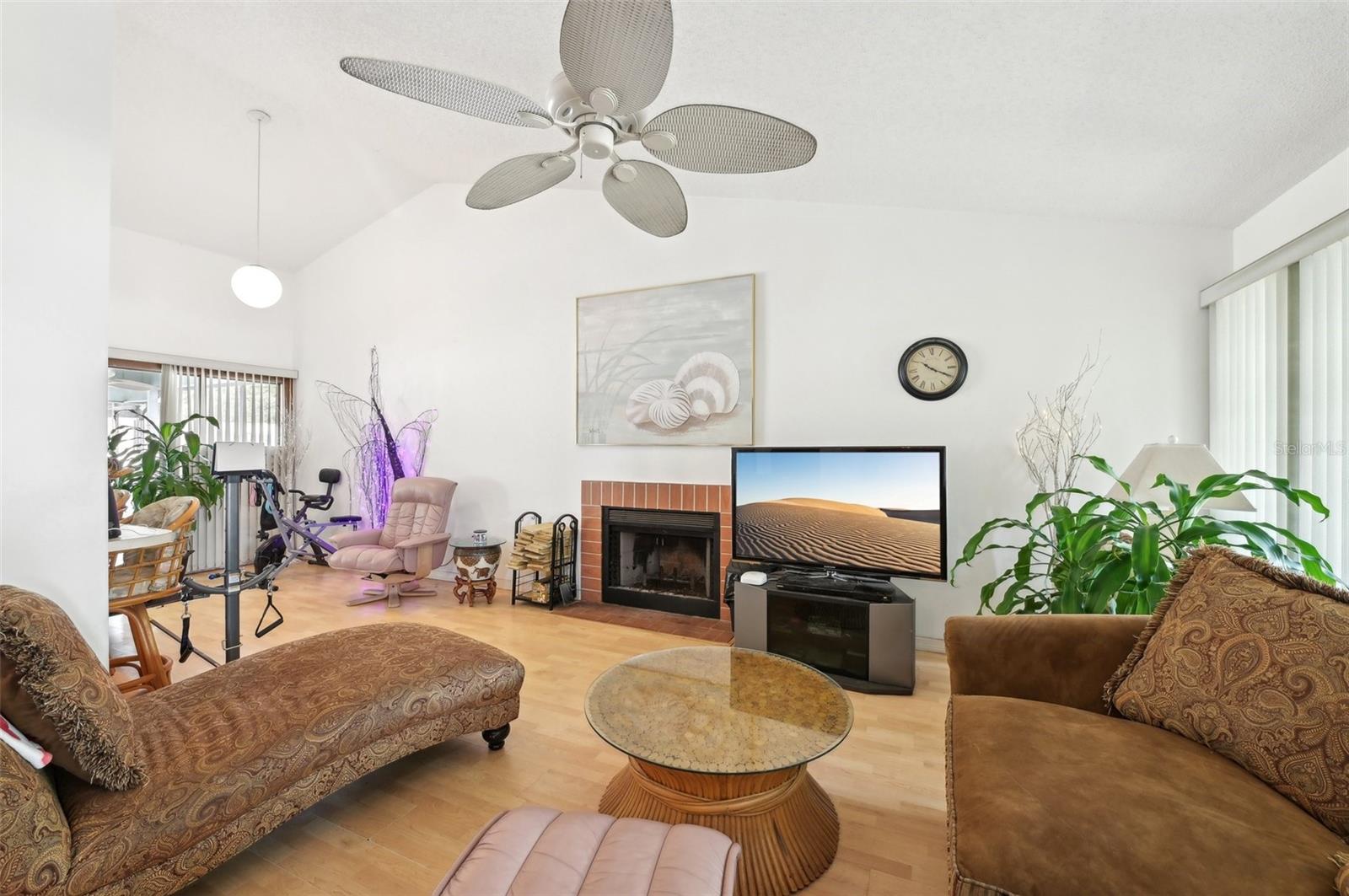 Image 4 of 34 For 3093 Woodpine Circle