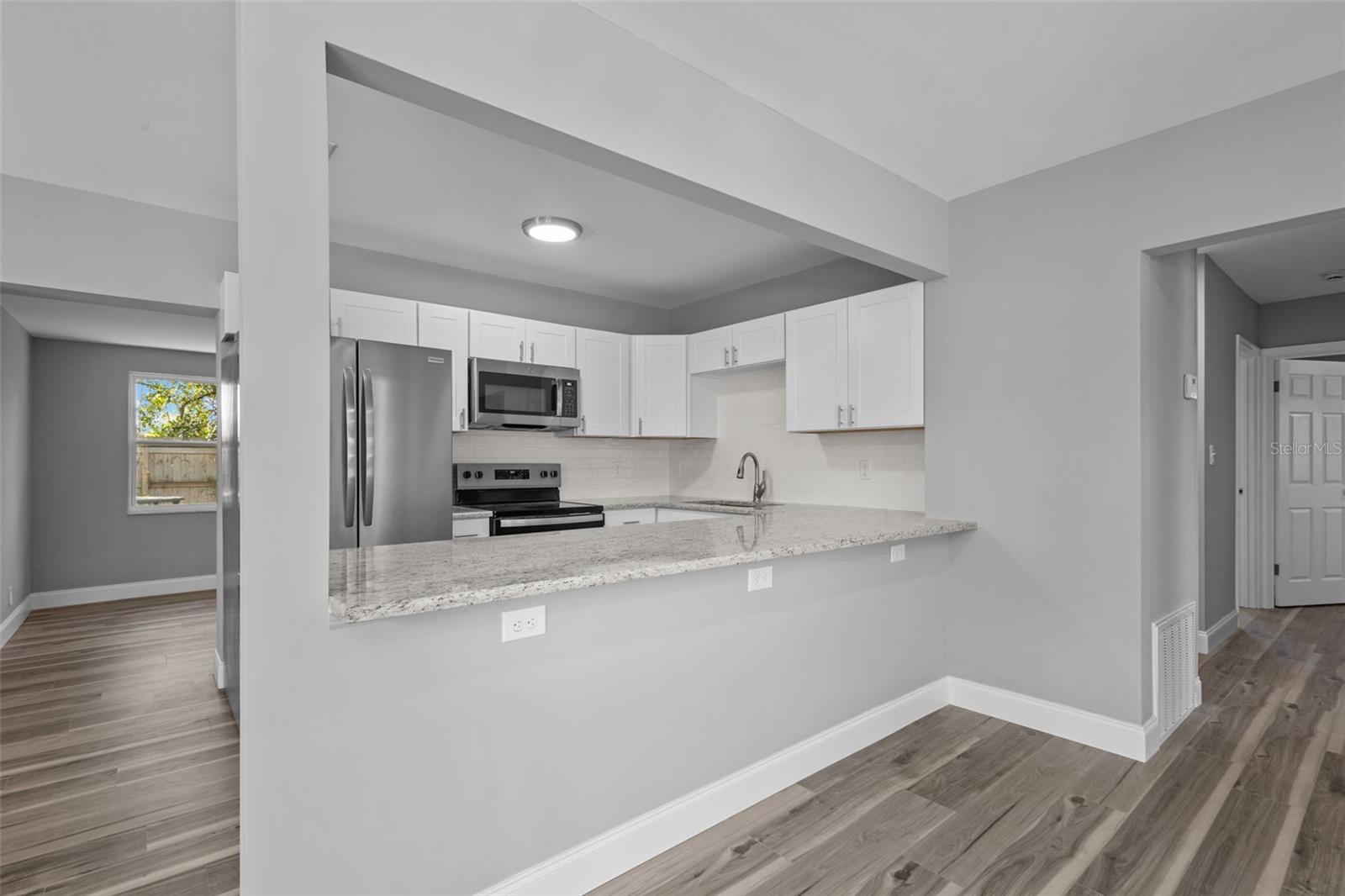 Image 10 of 38 For 660 Palm Avenue