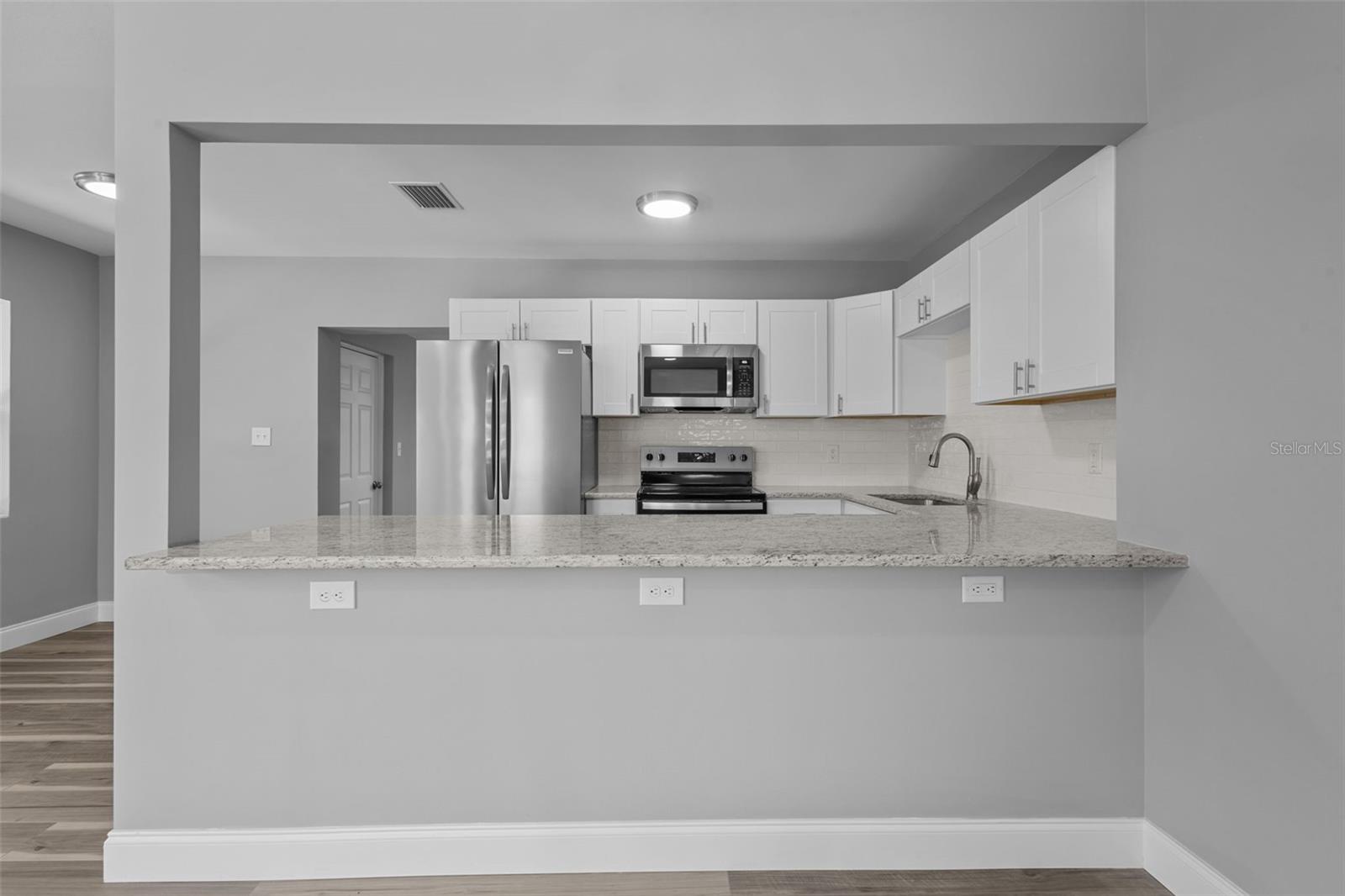 Image 11 of 38 For 660 Palm Avenue