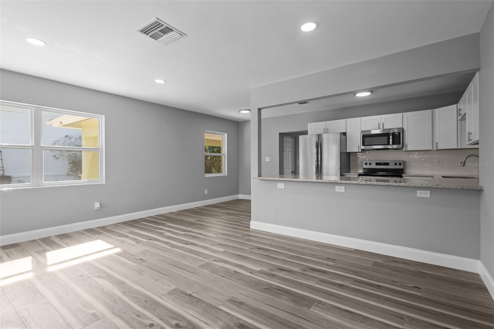Image 7 of 38 For 660 Palm Avenue