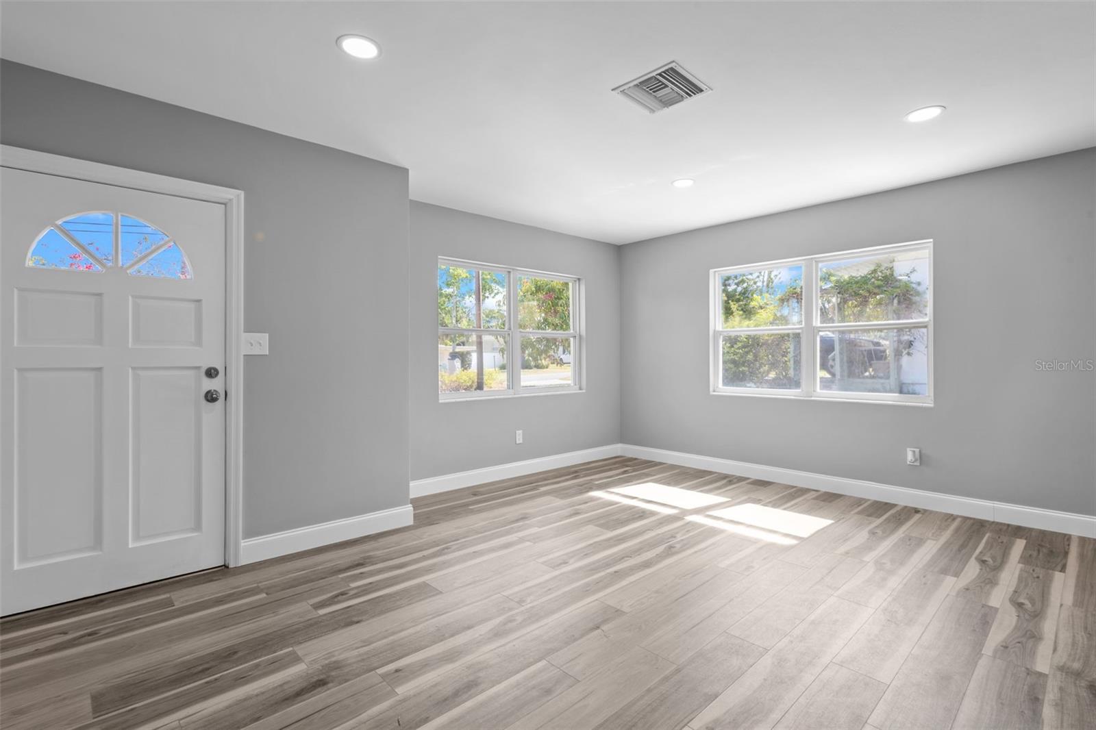 Image 8 of 38 For 660 Palm Avenue