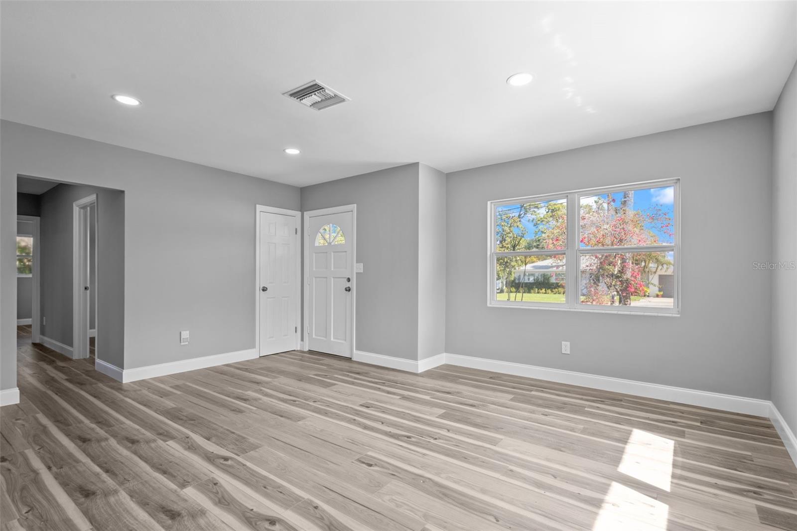 Image 9 of 38 For 660 Palm Avenue