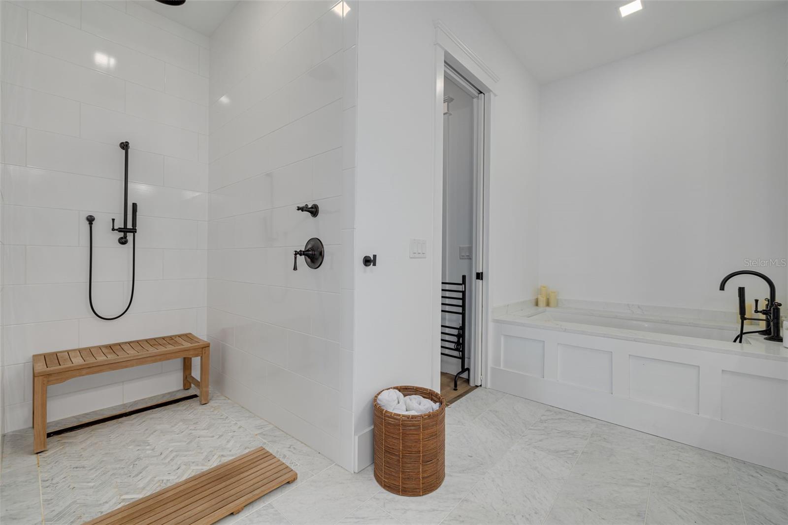 Image 38 of 87 For 721 Brightwaters Boulevard Ne