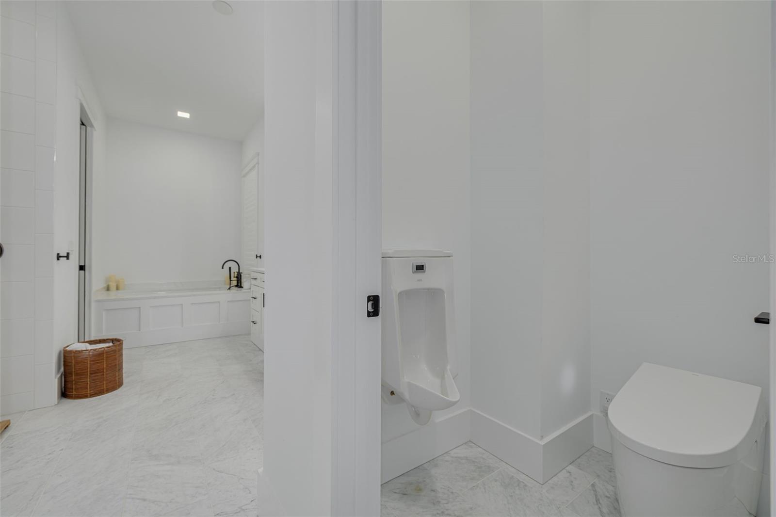 Image 39 of 87 For 721 Brightwaters Boulevard Ne