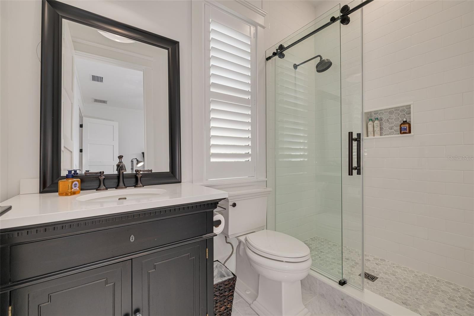 Image 43 of 87 For 721 Brightwaters Boulevard Ne