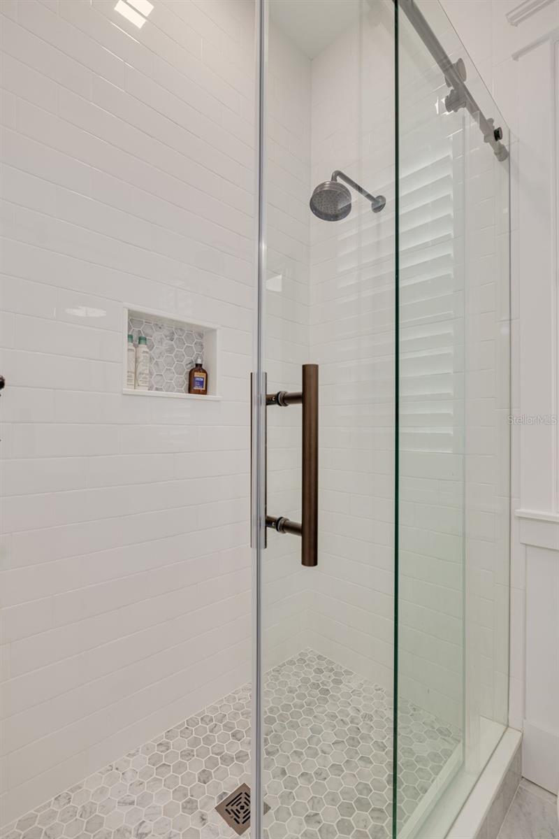 Image 48 of 87 For 721 Brightwaters Boulevard Ne