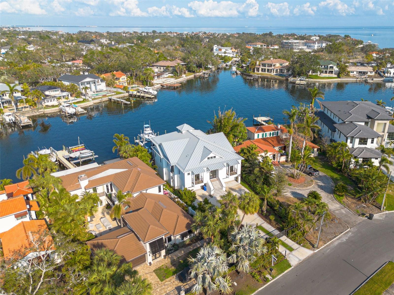 Image 5 of 87 For 721 Brightwaters Boulevard Ne