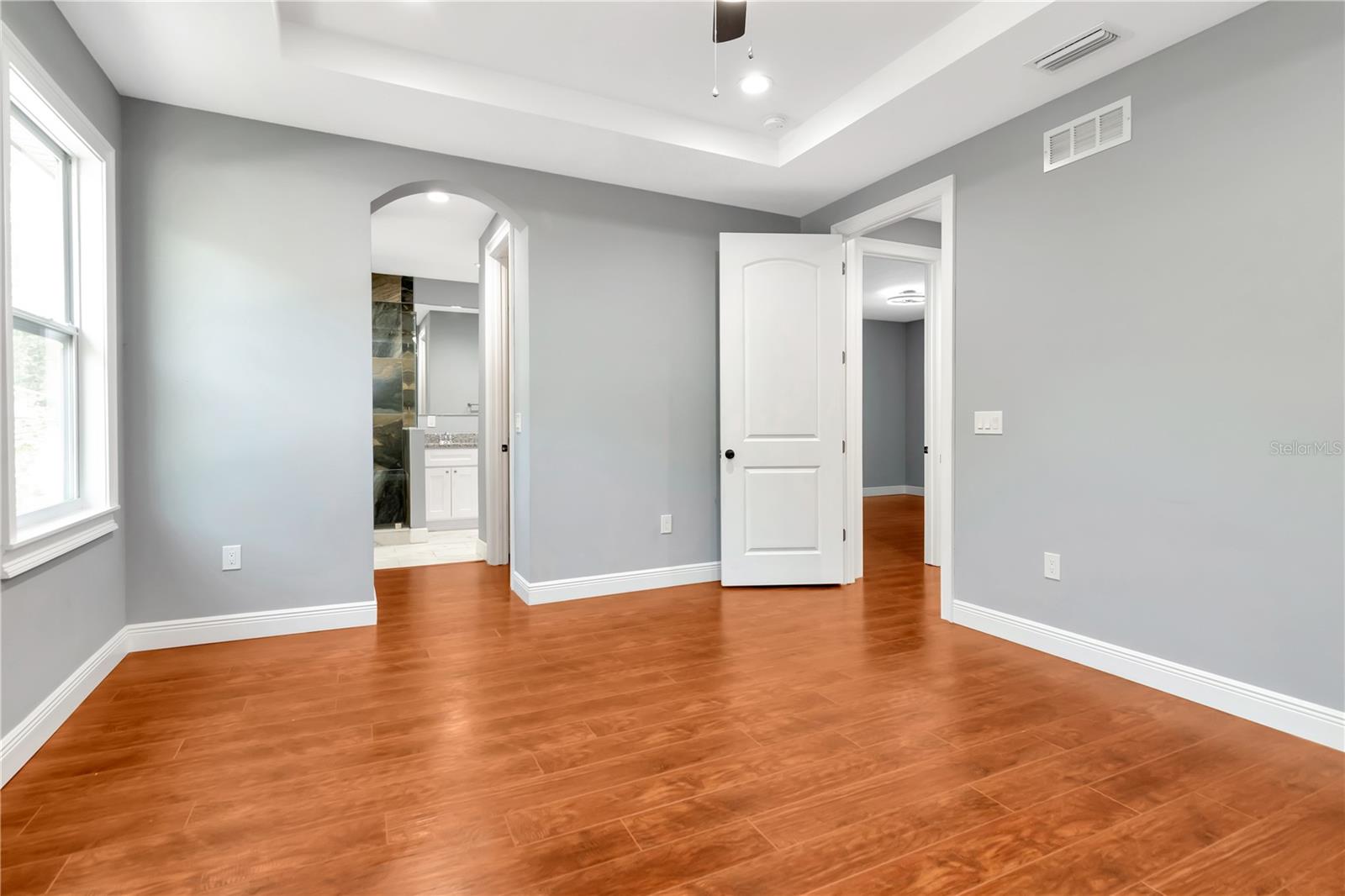 Image 19 of 38 For 212 Floribraska Avenue