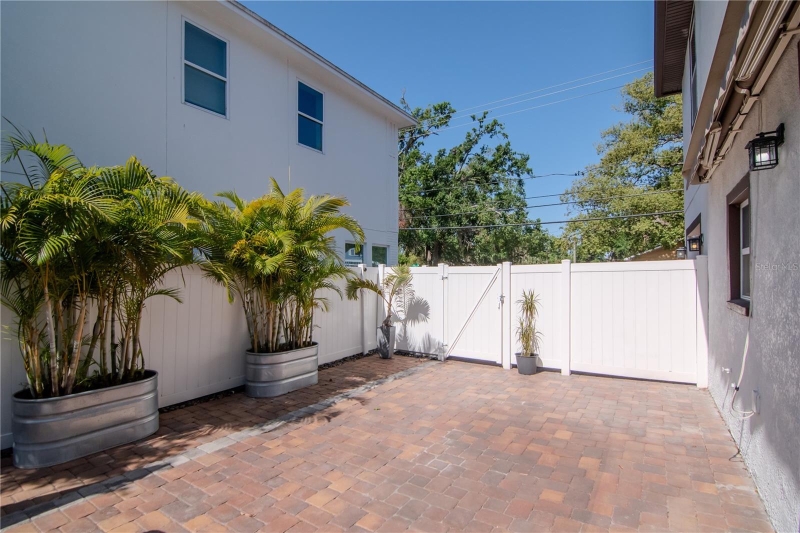 Image 25 of 38 For 212 Floribraska Avenue