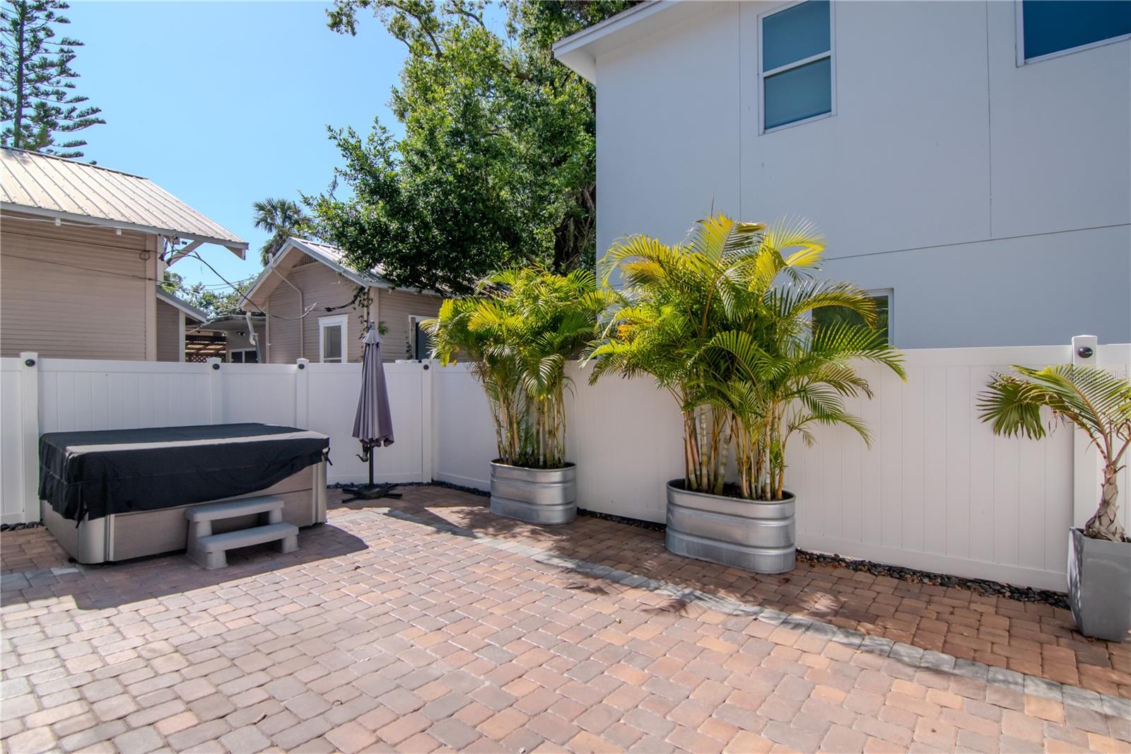 Image 26 of 38 For 212 Floribraska Avenue