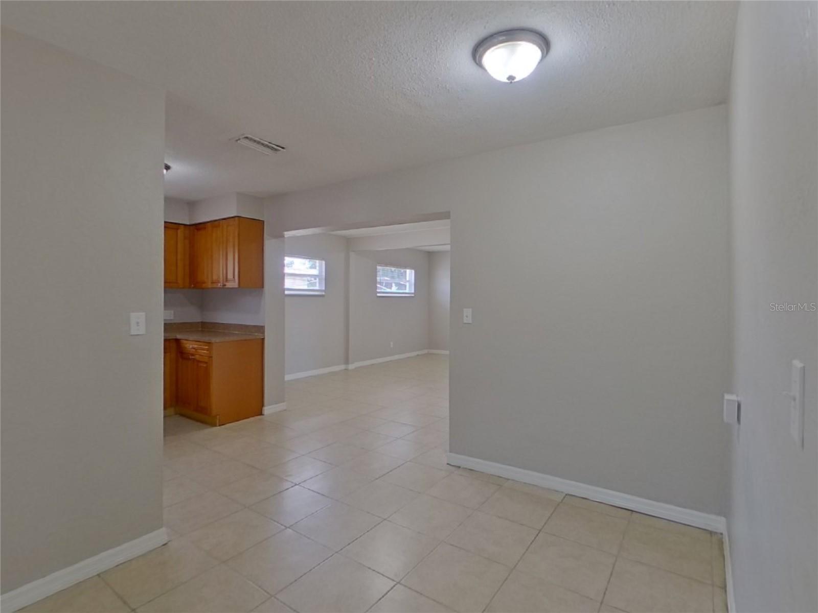 Image 4 of 16 For 3327 Kingston Street N