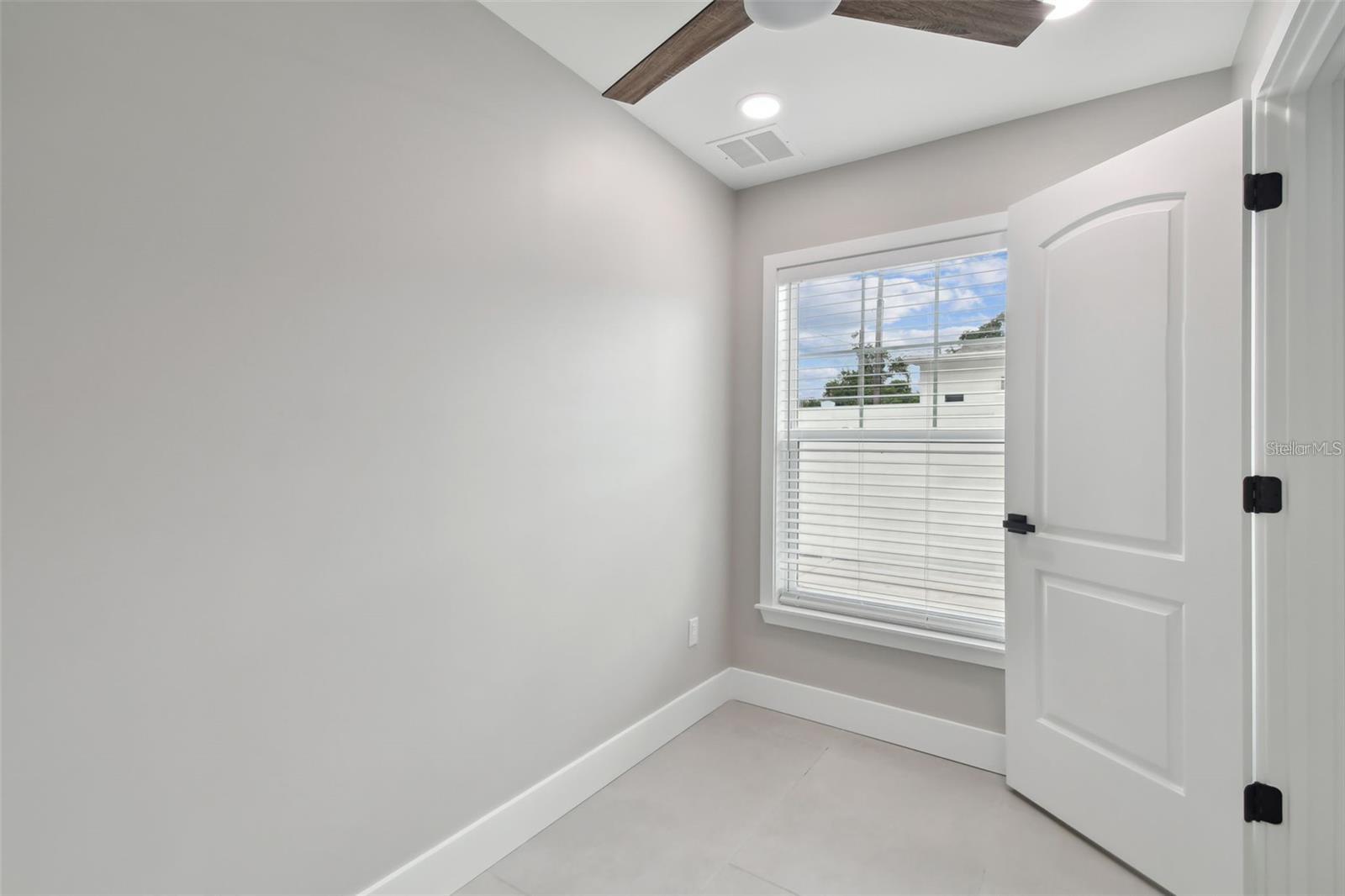 Image 12 of 27 For 2931 5th Avenue S