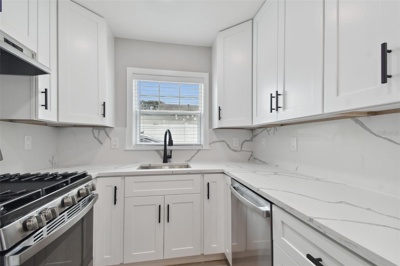 Image 7 of 27 For 2931 5th Avenue S