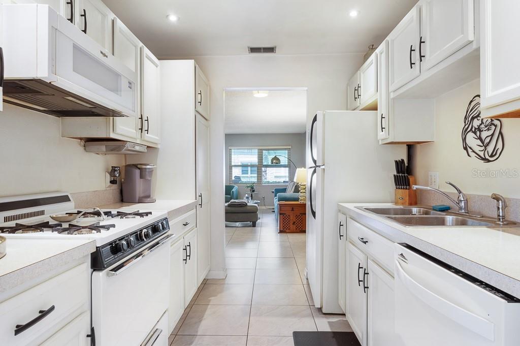 Image 3 of 30 For 5267 81st Street N 8