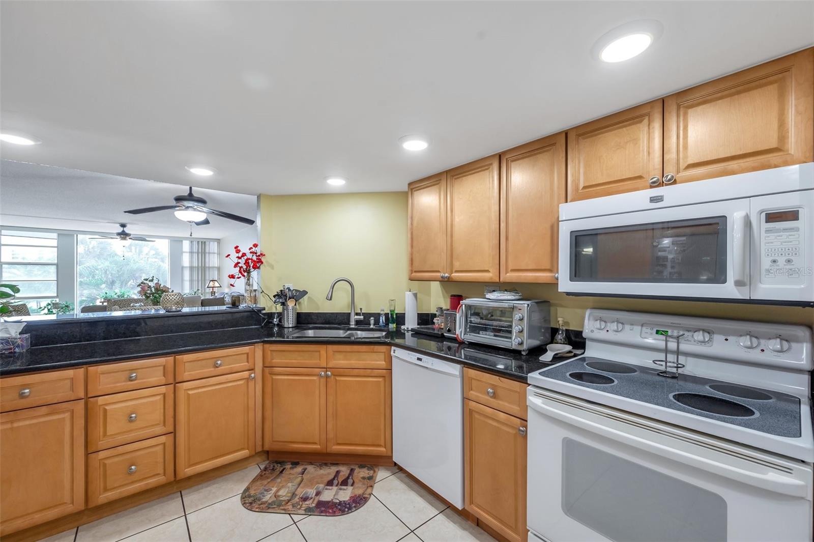 Image 10 of 59 For 7400 Sun Island Drive S 206