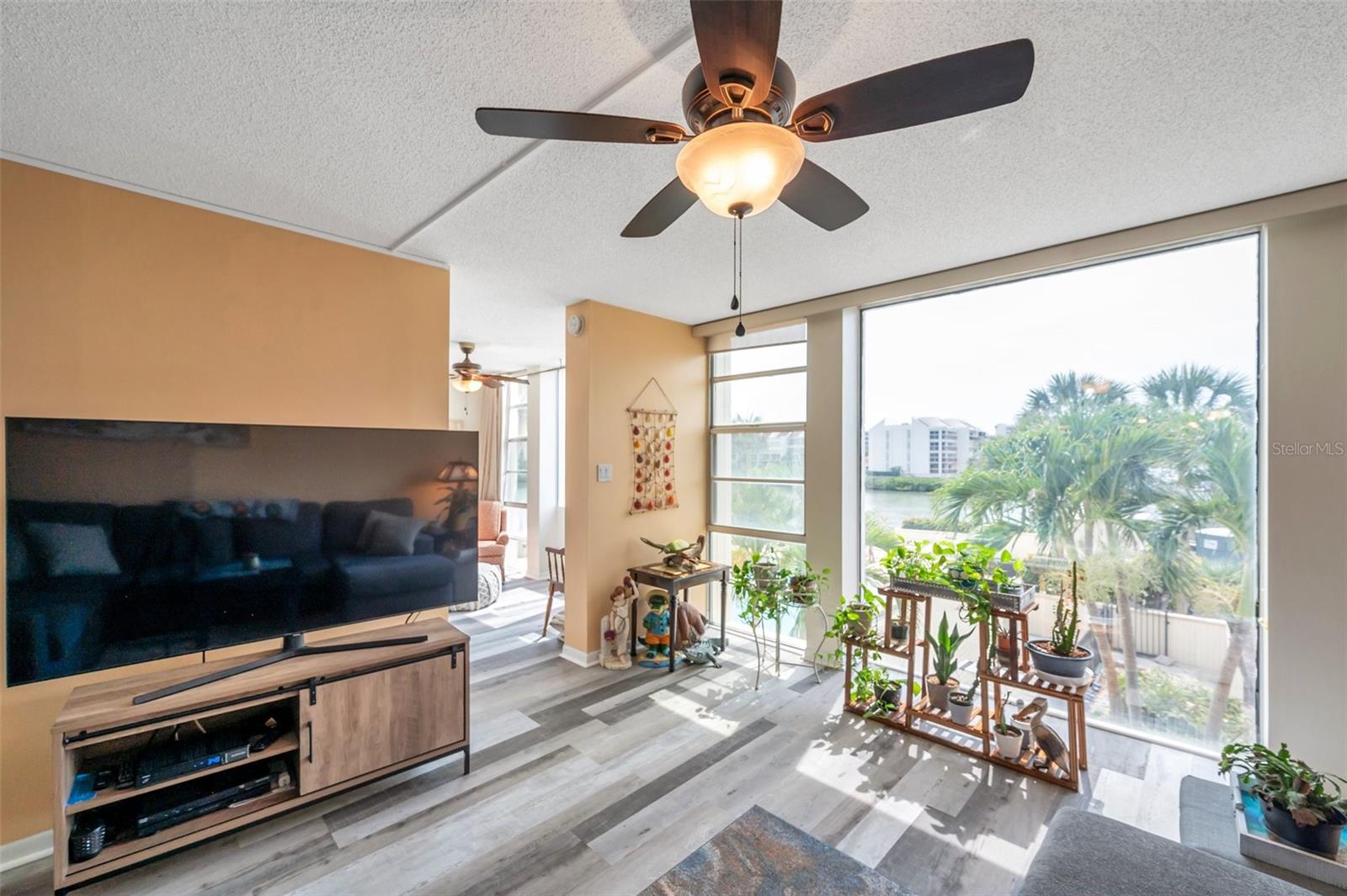Image 4 of 59 For 7400 Sun Island Drive S 206