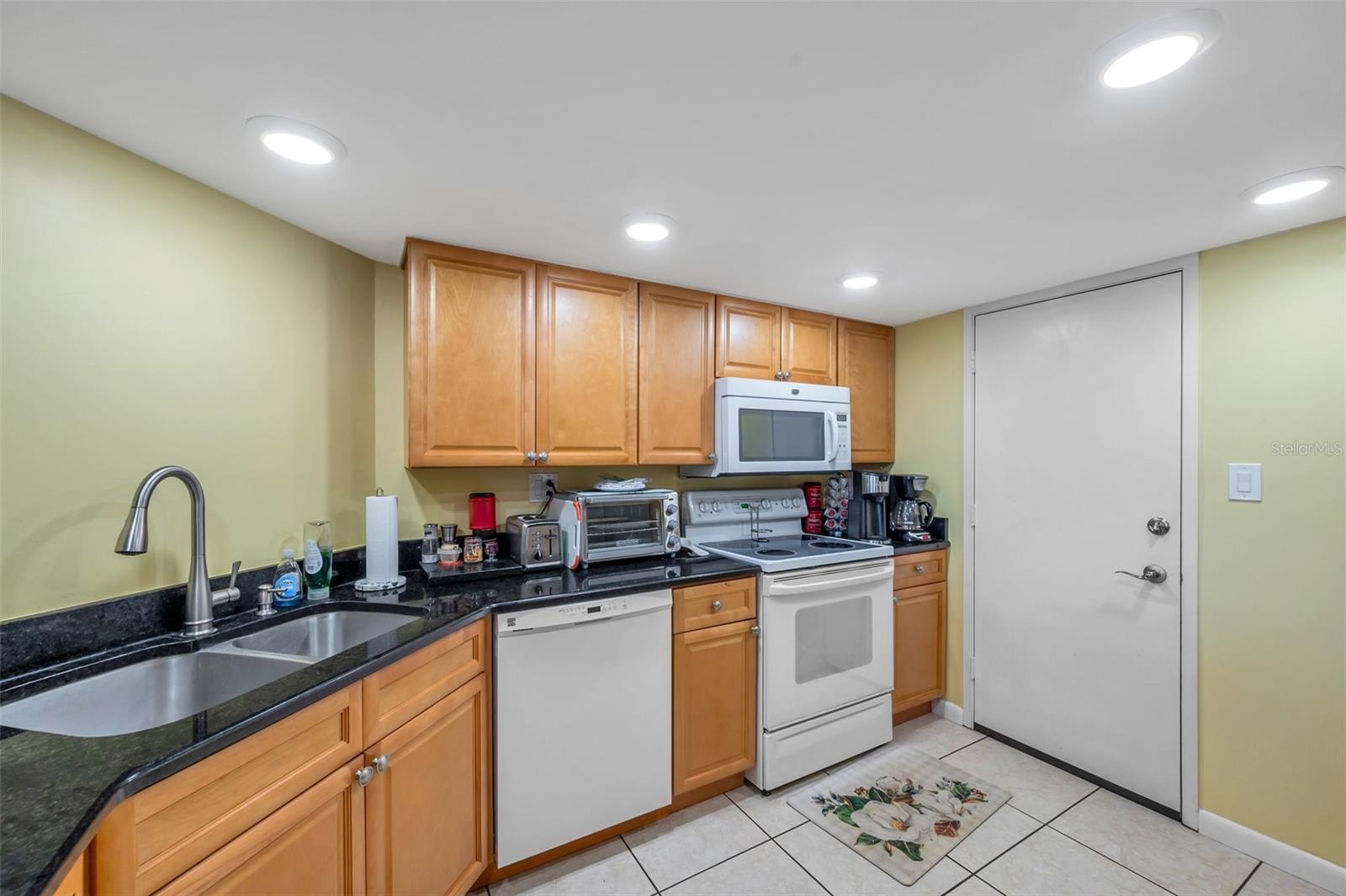 Image 9 of 59 For 7400 Sun Island Drive S 206