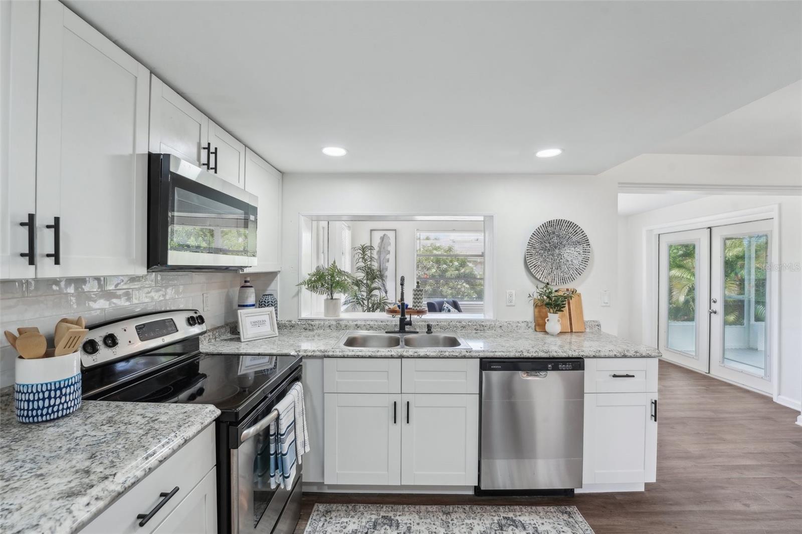 Image 4 of 67 For 3813 Luma Dr