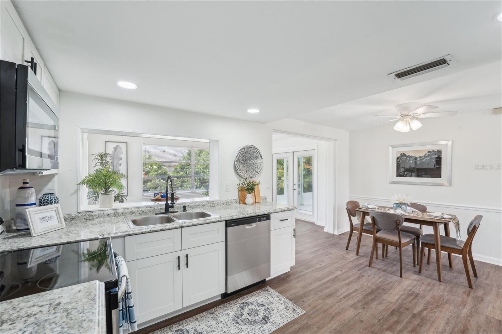 Image 8 of 67 For 3813 Luma Dr