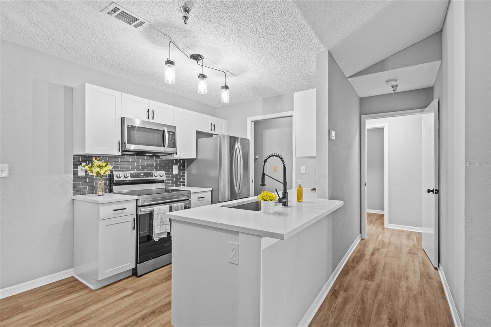 Image 12 of 43 For 10265 Gandy Boulevard N 1406