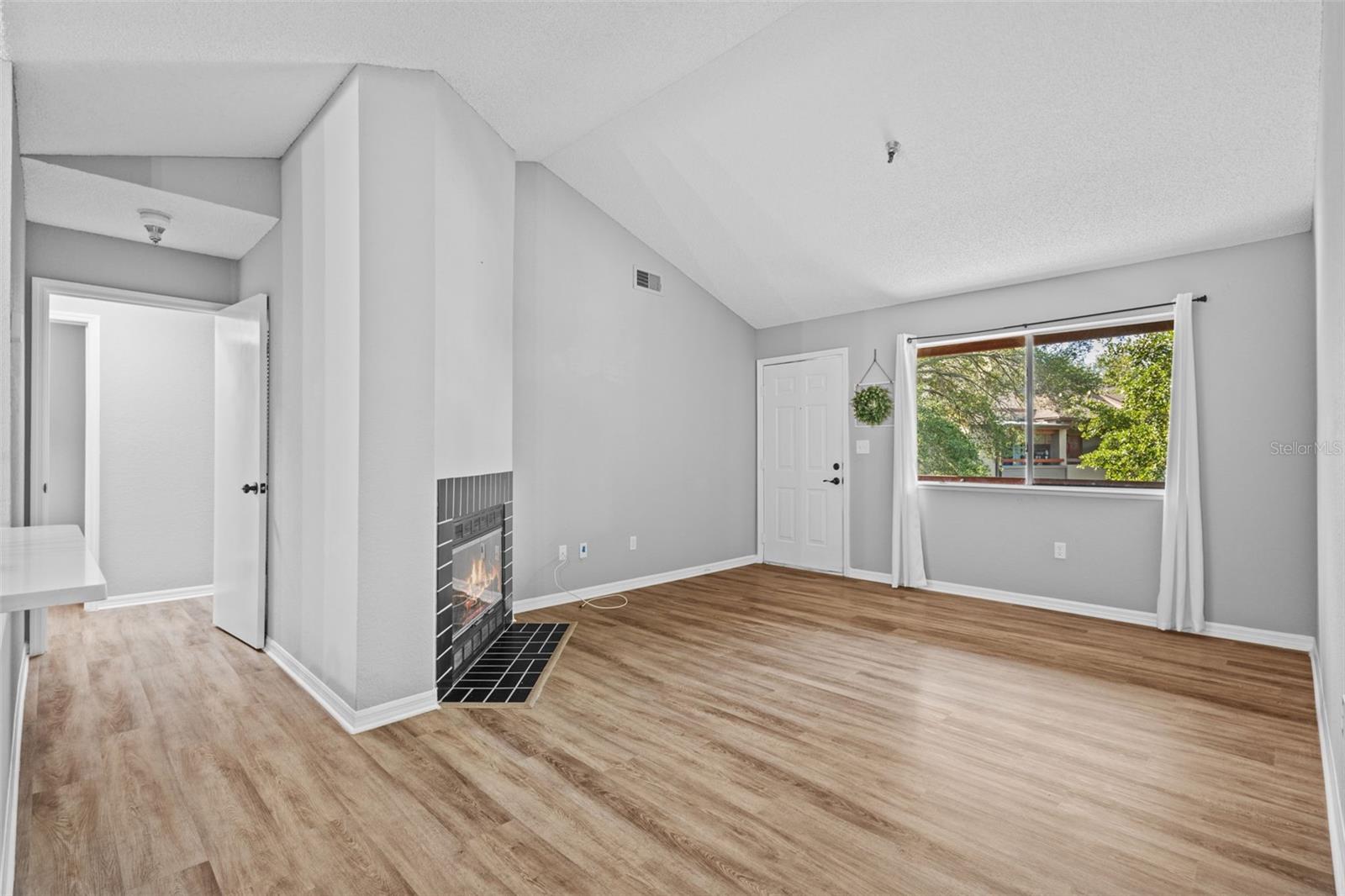 Image 5 of 43 For 10265 Gandy Boulevard N 1406
