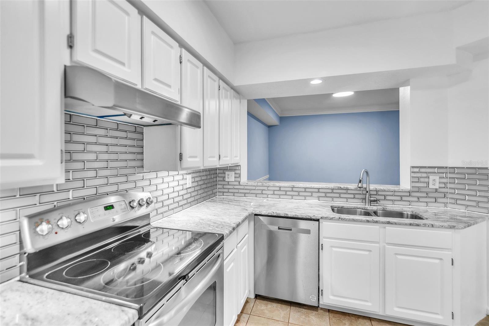 Image 17 of 55 For 5301 Bay Club Circle