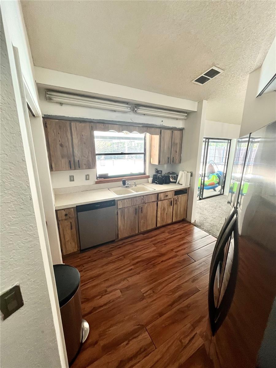 Listing photo id 8 for 11272 Portsmouth Street