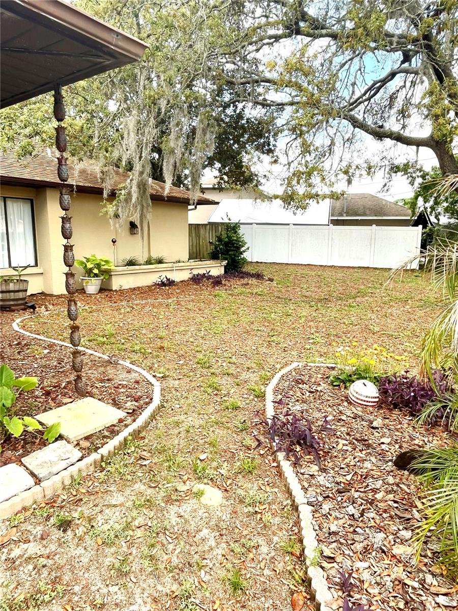 Listing photo id 3 for 11272 Portsmouth Street