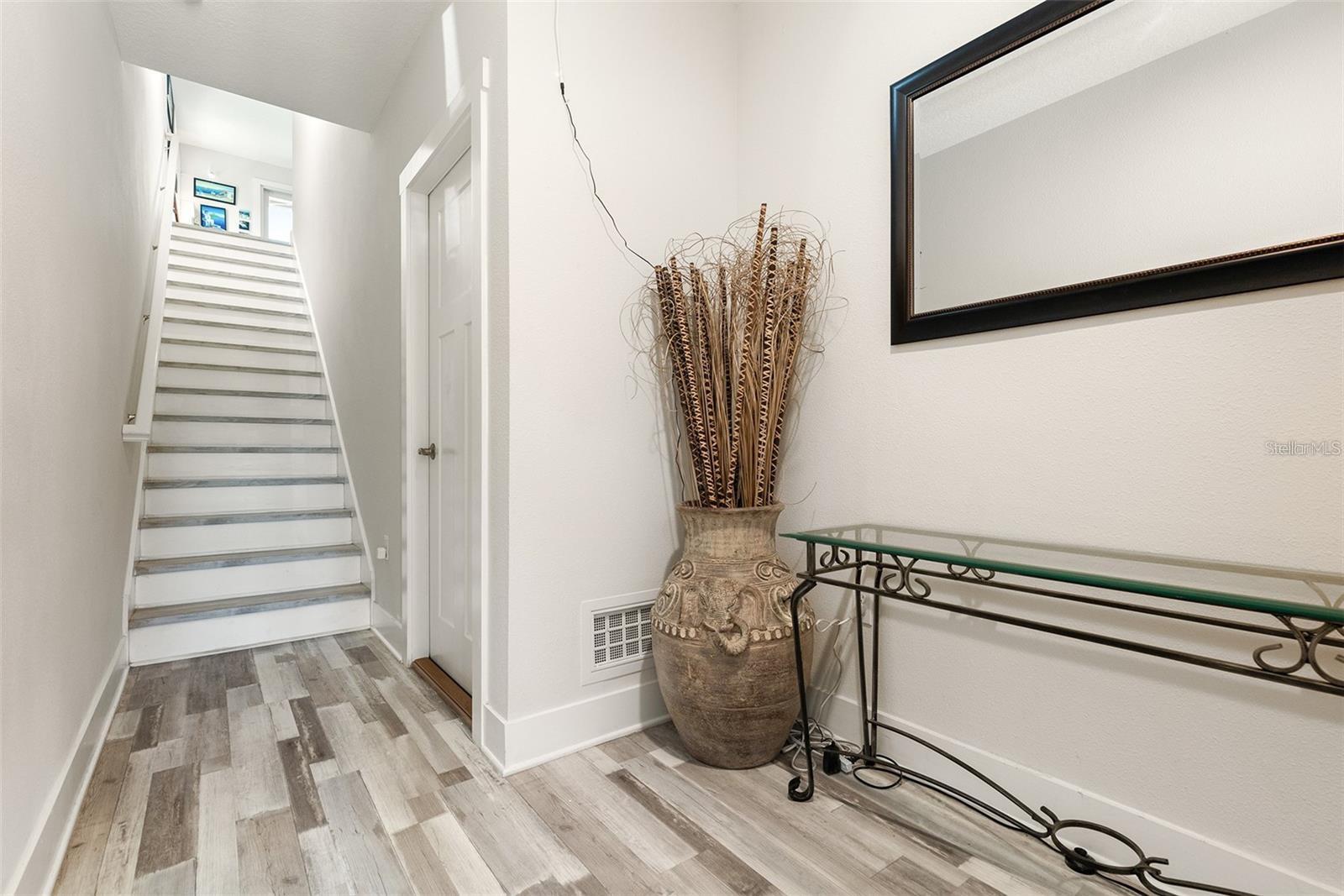 Image 14 of 38 For 1237 Savona Drive Ne