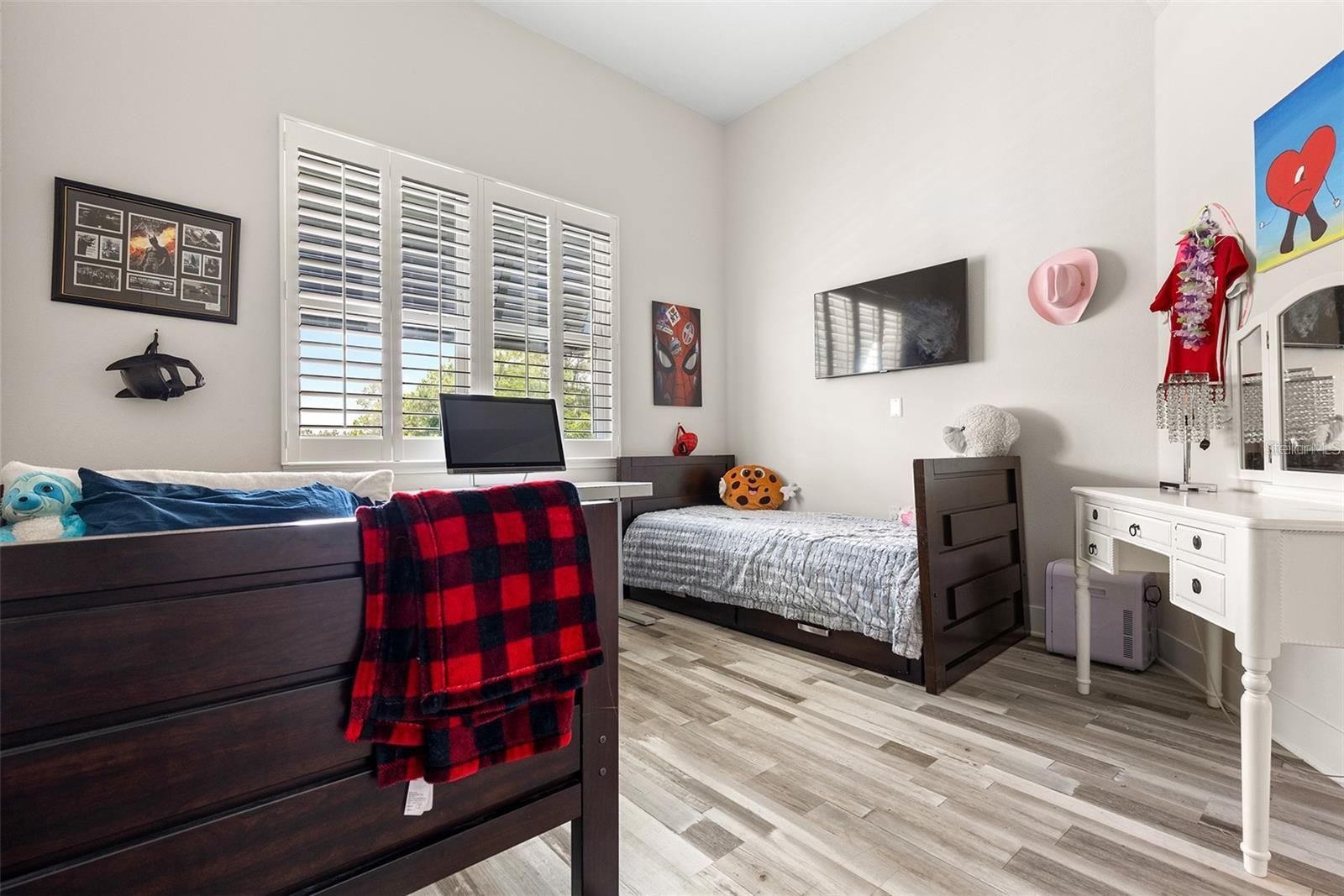 Image 15 of 38 For 1237 Savona Drive Ne