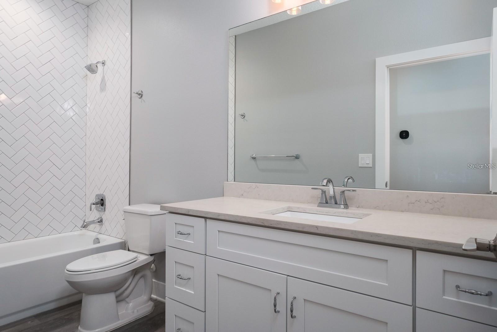 Image 18 of 38 For 1237 Savona Drive Ne