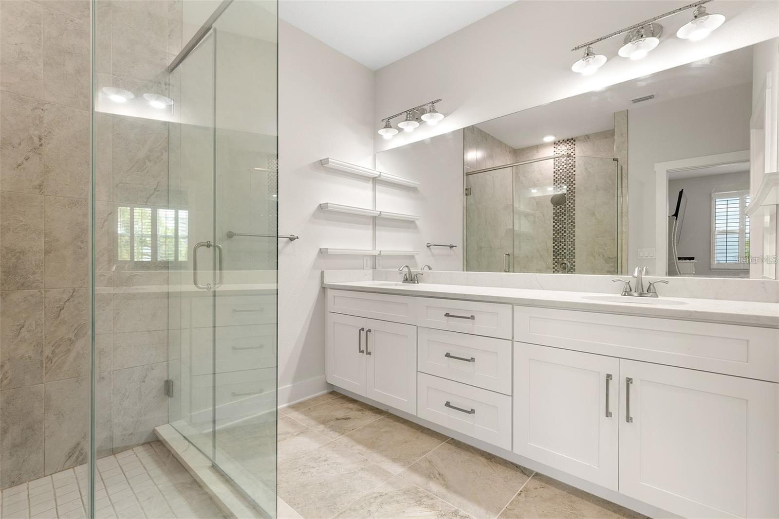 Image 19 of 38 For 1237 Savona Drive Ne