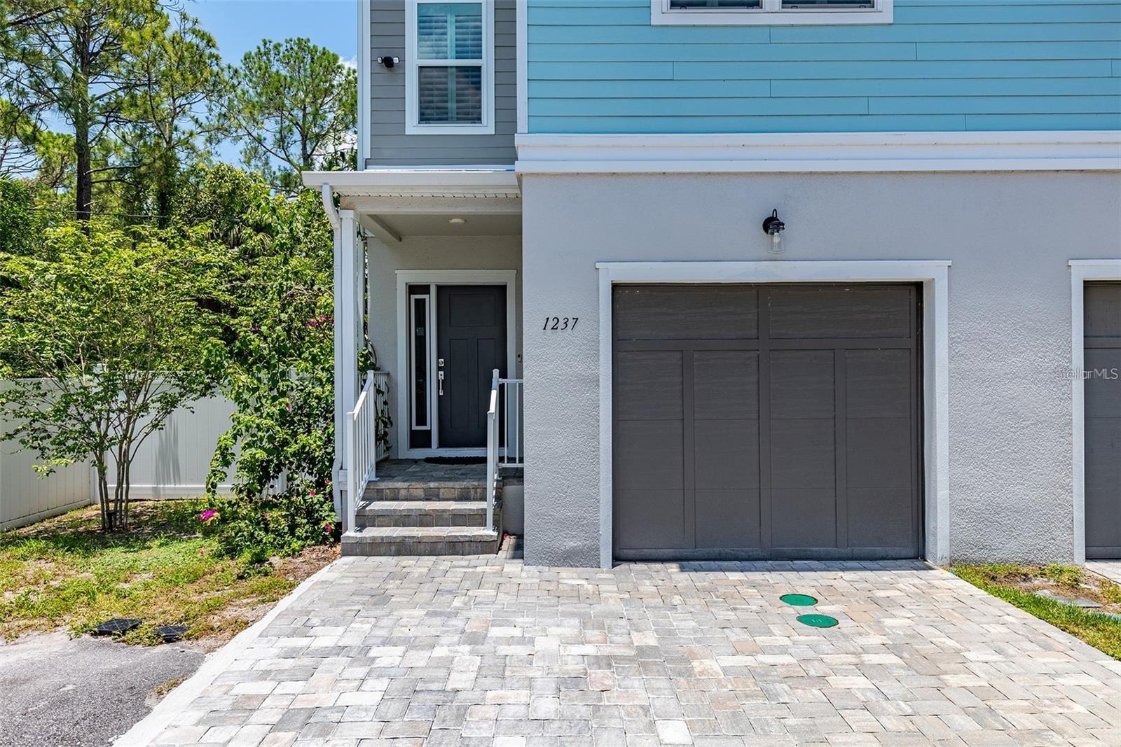 Image 3 of 38 For 1237 Savona Drive Ne