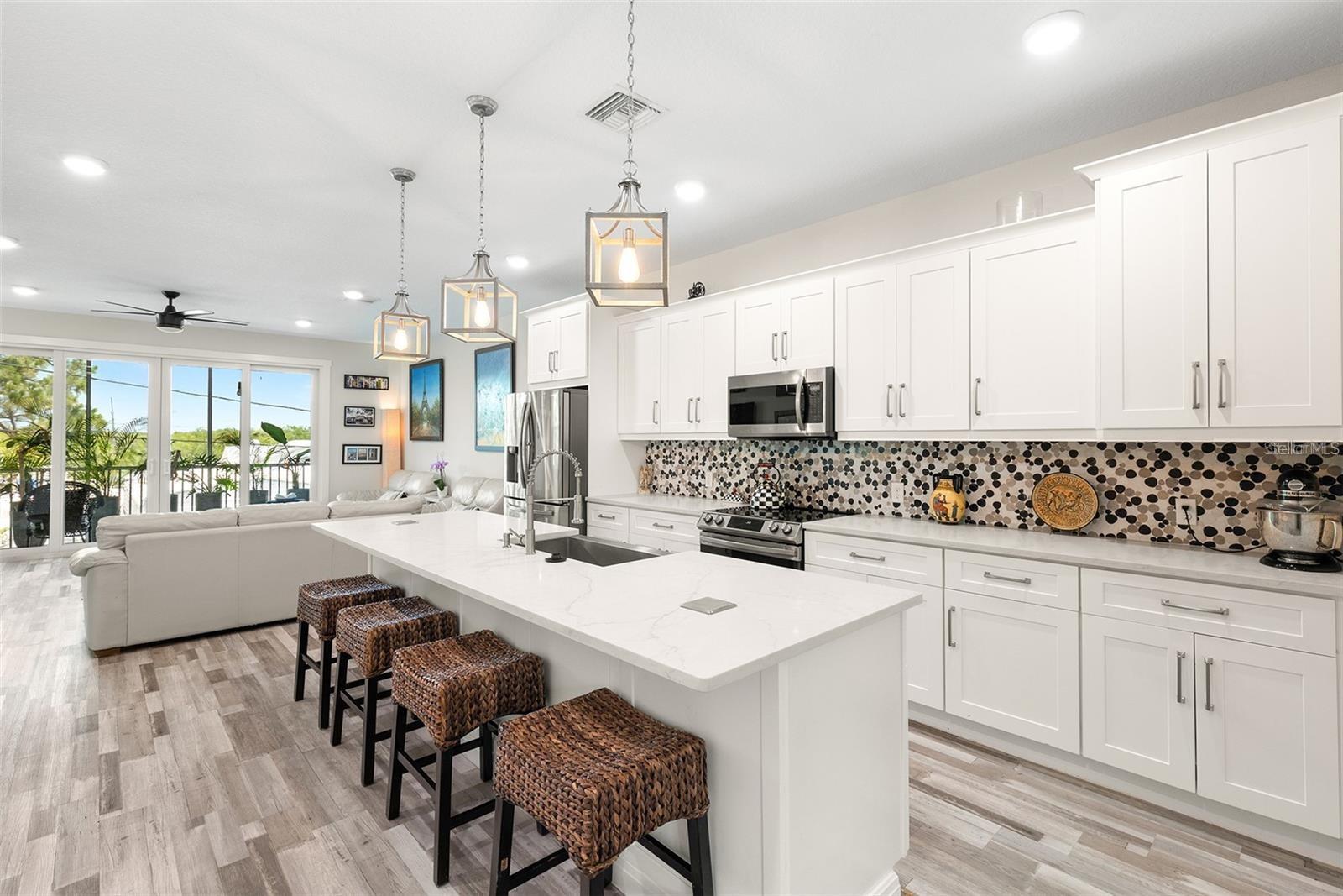 Image 6 of 38 For 1237 Savona Drive Ne