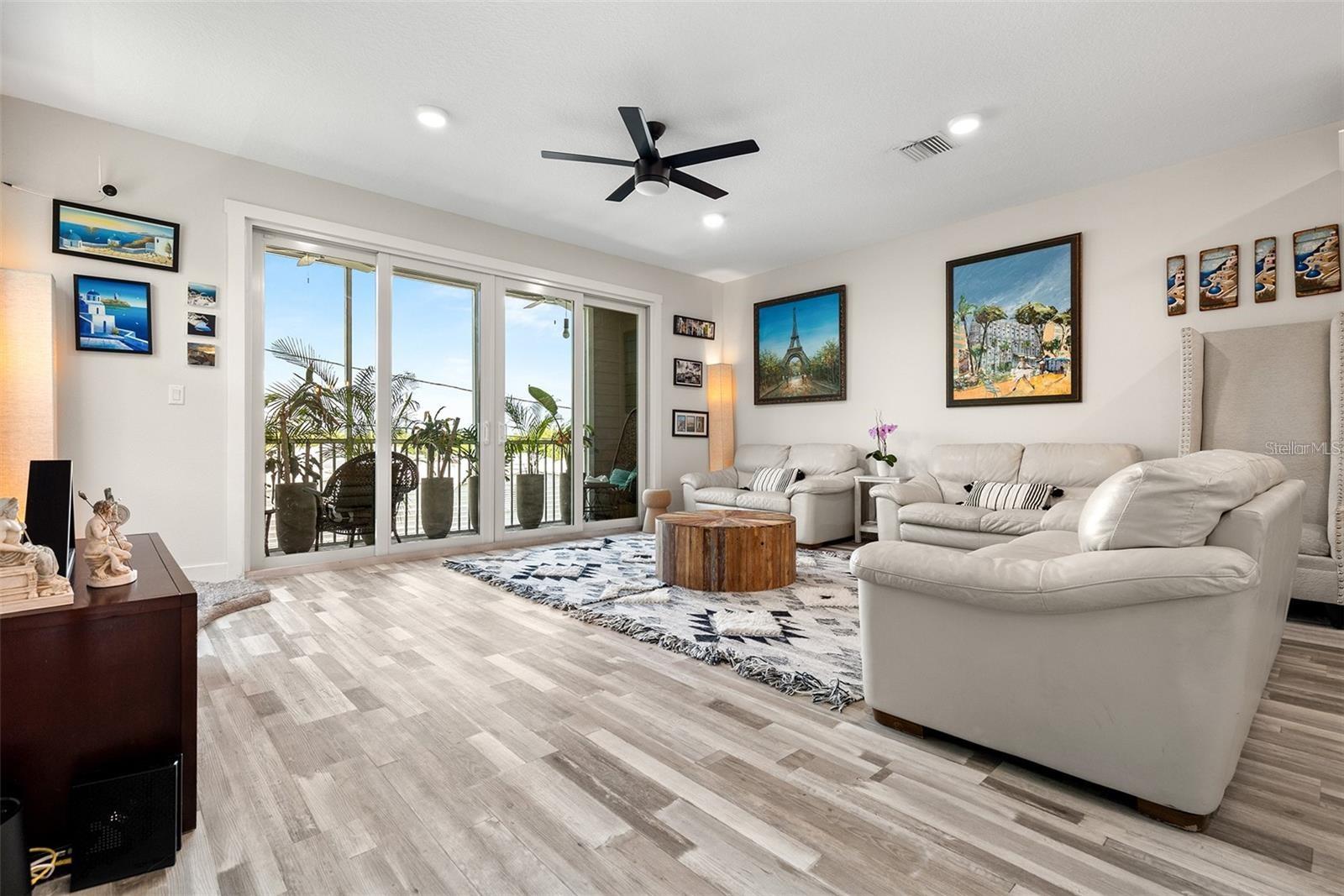 Image 7 of 38 For 1237 Savona Drive Ne