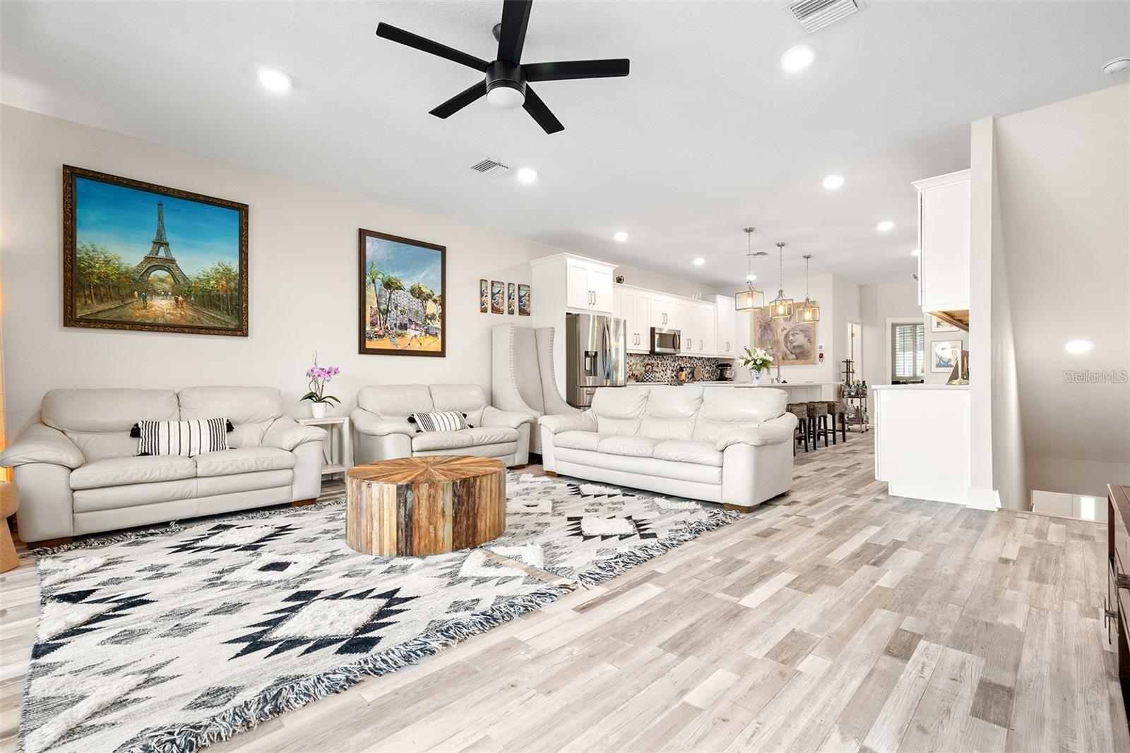 Image 9 of 38 For 1237 Savona Drive Ne