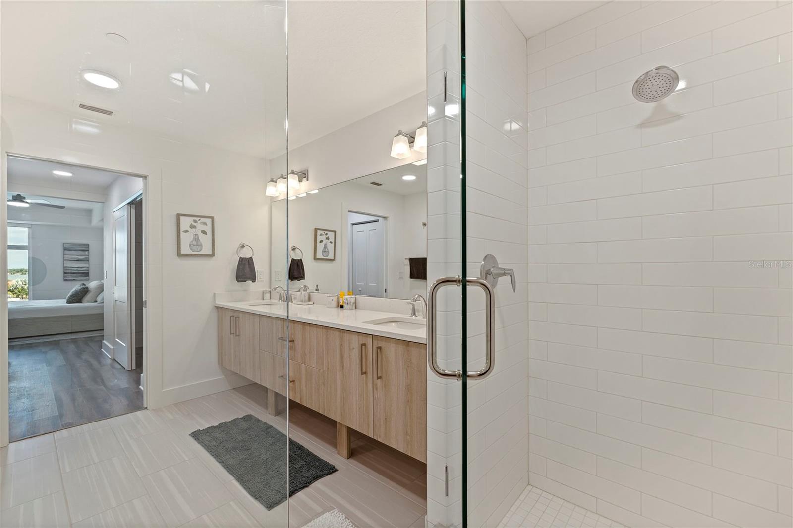 Image 21 of 44 For 415 Island Way 502