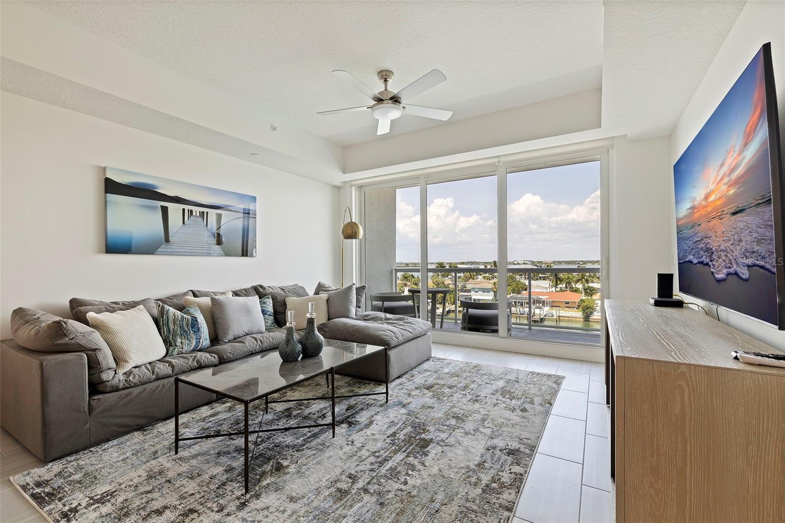 Image 32 of 44 For 415 Island Way 502